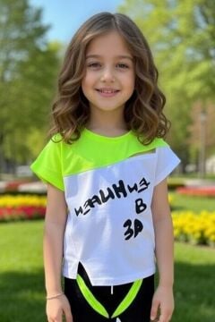 Kız Çocuk Üzeri Yazı Baskılı Bisiklet Yaka T-Shirt ve Şerit Detaylı Siyah Kapri Şortlu Takım