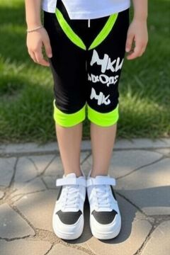 Kız Çocuk Üzeri Yazı Baskılı Bisiklet Yaka T-Shirt ve Şerit Detaylı Siyah Kapri Şortlu Takım