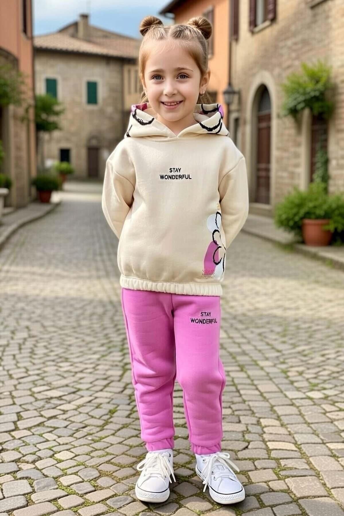 Kız Çocuk Pamuklu Kapüşonlu Üzeri Papatya Desenli Wonderful Yazılı Fuşya Eşofman Takım