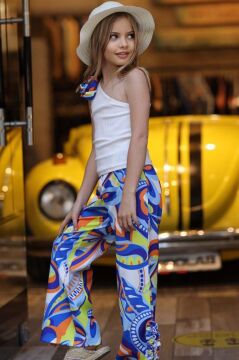 Kız Çocuk Gül Detaylı Tek Omuzlu Kaşkorse Bluz ve Dijital Baskılı Mavi Alt Üst Takım