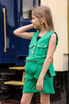 Kız Çocuk Düğme ve Cep Detaylı Kolsuz Yelek Penye Bluz Yeşil Şortlu Takım