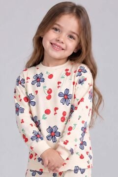 Kız Çocuk Üzeri Papatya ve Kiraz Desenli Bilekleri Lastikli Krem Pijama Takımı