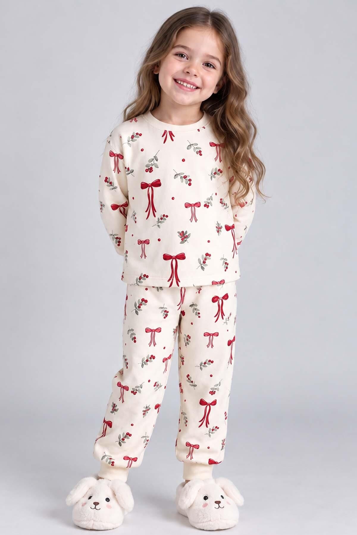 Kız Çocuk Üzeri Kurdela ve Kiraz Desenli Bilekleri Lastikli Krem Pijama Takımı