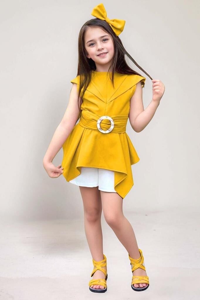 Kız Çocuk Sıfır Kol Asimetik Kesim Kemerli Sarı Tunik Şortlu Takım