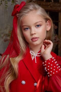 Kız Çocuk Bilekleri İnci Boncuk İşlemeli Kolları Şeffaf Kumaş Taş Düğme Detaylı Kırmızı Elbise