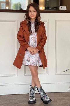 Kız Çocuk Çiçek Desenli Piliseli Kiremit Trençkotlu Elbise