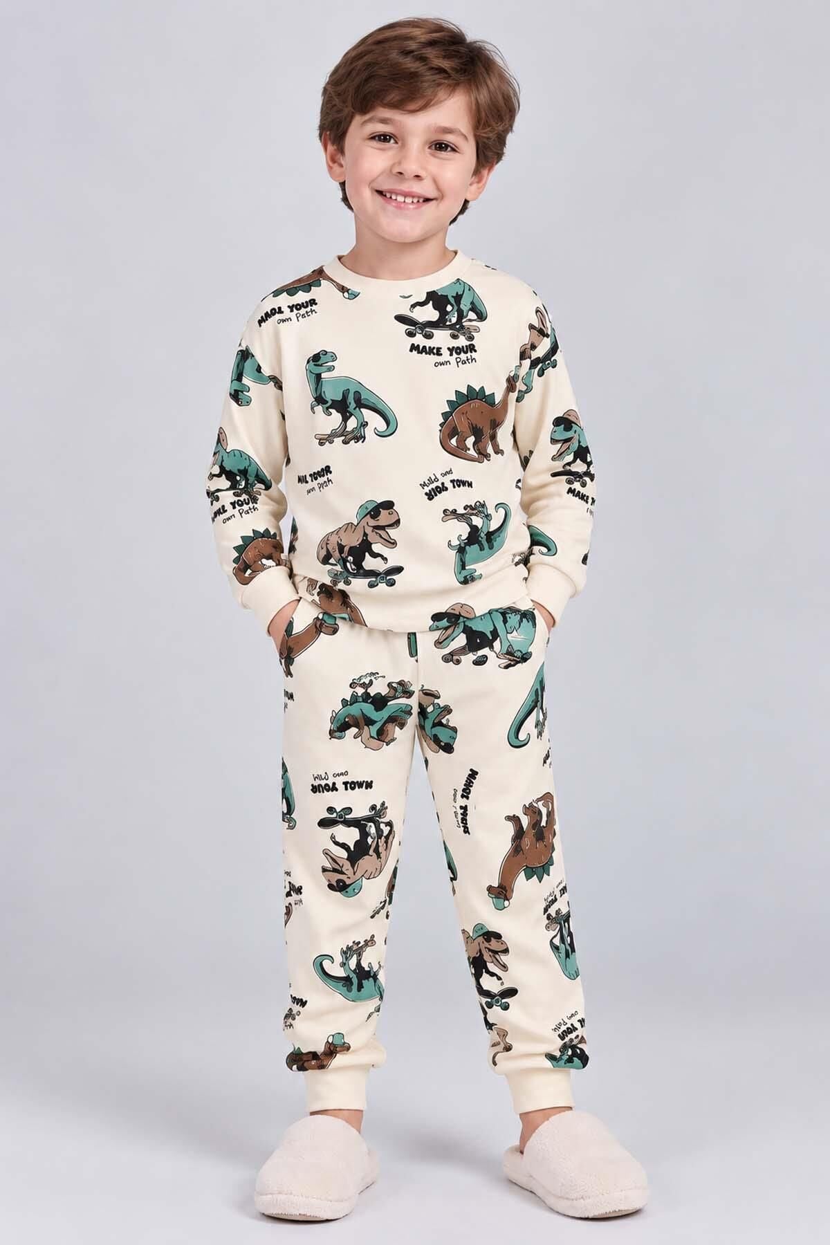 Erkek Çocuk Üzerinde Dino ve Kaykay Baskılı Krem Pijama Takımı