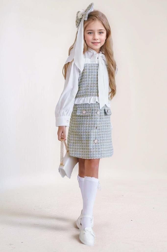 Kız Çocuk Yakası Bağlama Detaylı Kolları Şifon Beli Fırfırlı Üzeri Şanel Kumaş Yeşil Elbise