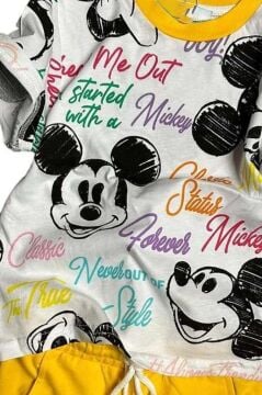 Erkek Çocuk Renkli Yazılar ve Karakter Baskılı Sarı Şortlu Takım