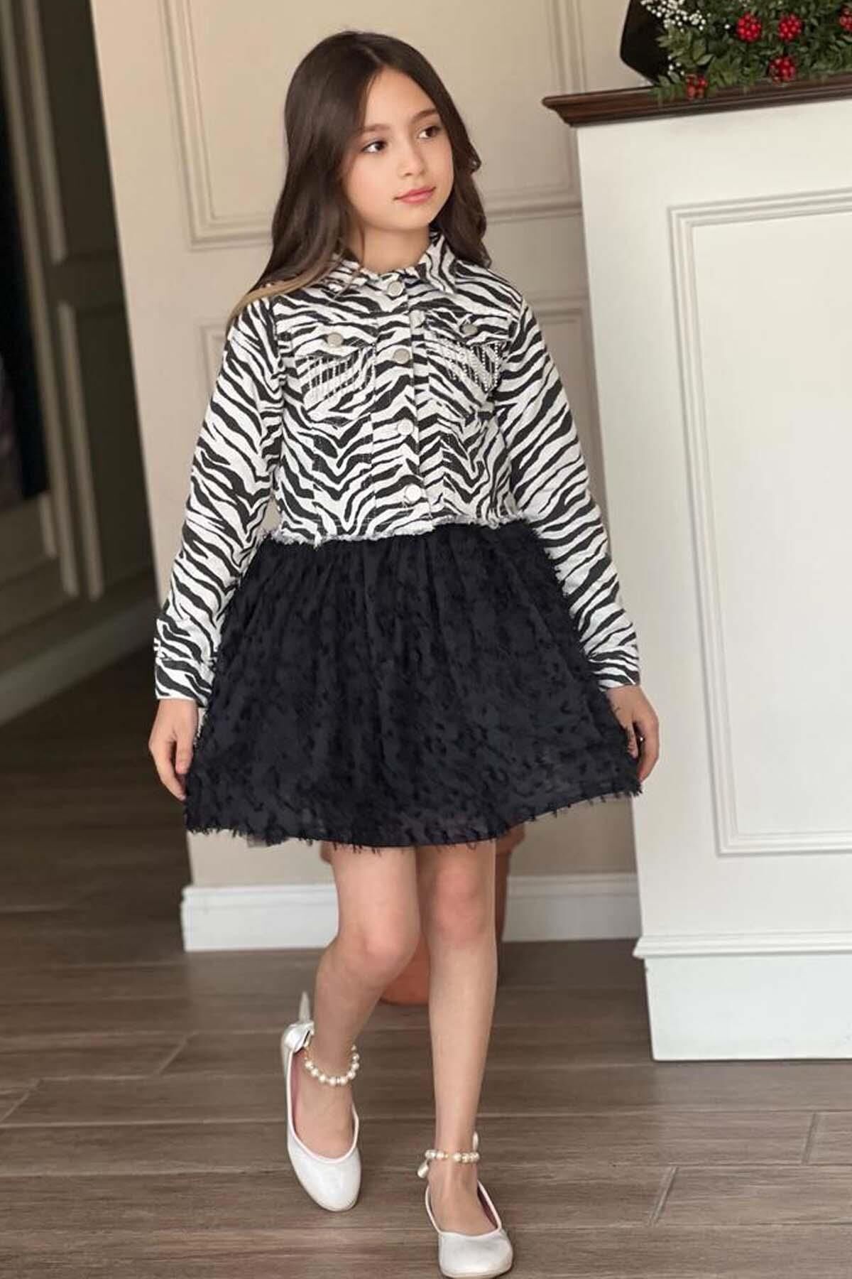 Kız Çocuk Bisiklet Yaka Penye T-shirt Zebra Desenli Jean Ceket Üzeri Kırçıllı Siyah Etekli Takım