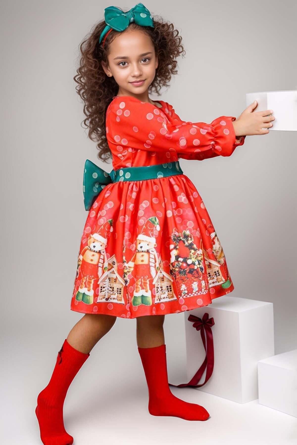 Kız Çocuk Üzeri Ev ve Ayıcık Desenli Beli Şerit Üzeri Puantiyeli Kırmızı Noel Elbise