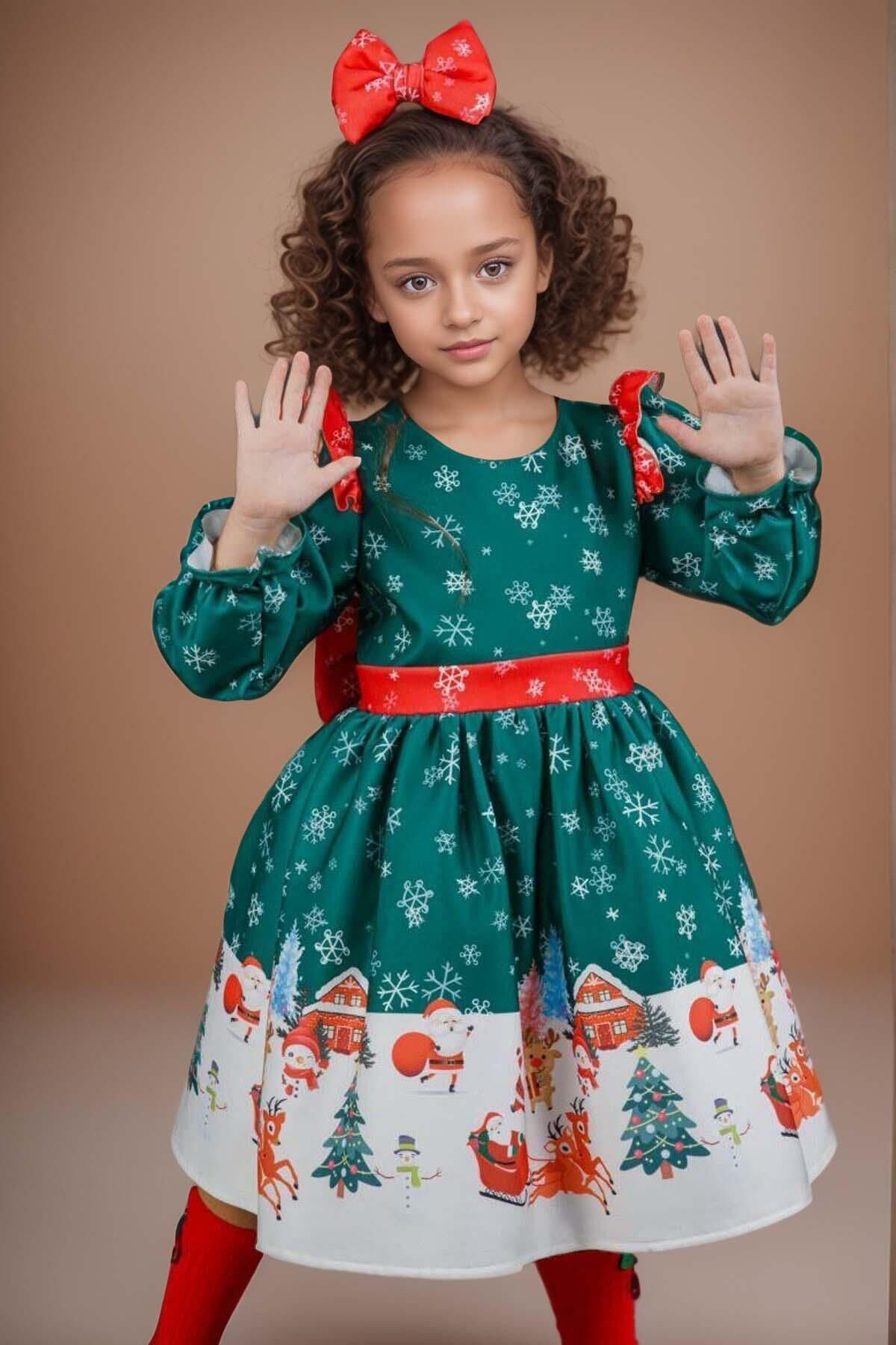 Kız Çocuk Omuzları Fırfırlı Geyik ve Kar Tanesi Baskılı Yeşil Noel Elbise