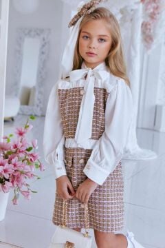 Kız Çocuk Yakası Bağlama Detaylı Kolları Şifon Beli Fırfırlı Üzeri Şanel Kumaş Kahverengi Elbise