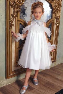 Kız Çocuk Omuzu Açık Yakası Taş İşlemeli Göğsü Fırfırlı İçi Astarlı Beyaz Abiye