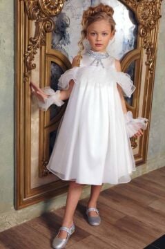 Kız Çocuk Omuzu Açık Yakası Taş İşlemeli Göğsü Fırfırlı İçi Astarlı Beyaz Abiye
