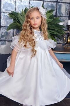 Kız Çocuk Omuzu Açık Yakası Taş İşlemeli Göğsü Fırfırlı İçi Astarlı Beyaz Abiye