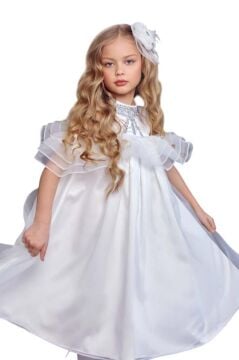 Kız Çocuk Omuzu Açık Yakası Taş İşlemeli Göğsü Fırfırlı İçi Astarlı Beyaz Abiye