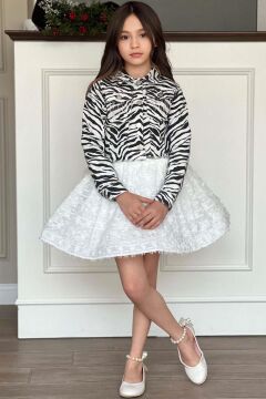 Kız Çocuk Bisiklet Yaka Penye T-shirt Zebra Desenli Jean Ceket Üzeri Kırçıllı Beyaz Etekli Takım