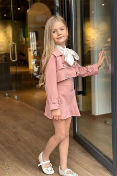 Kız Çocuk Yakası Bağlama ve Gold Şerit Detaylı Gömlek Blazer Ceket Pliseli Pembe Etekli Takım