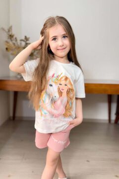 Kız Çocuk Üzeri Digital Bebek ve At Baskılı Penye T-Shirt Pudra Şortlu Takım