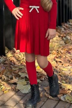 Kız Çocuk Bisiklet Yaka Önden Kurdela Detaylı Kazak Pliseli Triko Kırmızı Etekli Takım