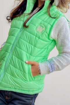 Kız Çocuk Tüylü ve Tak Çıkar Şapkalı Fermuarlı Aç Kapa Su Yeşili Şişme Yelek