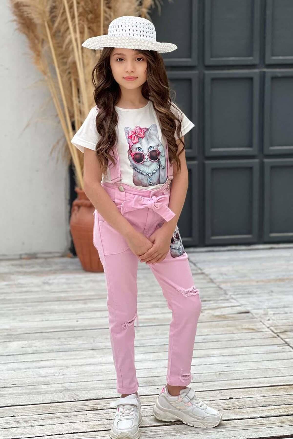 Kız Çocuk Üzeri Digital Baskılı T-shirt Yırtmaç ve Kedi Detaylı Pembe Jean Salopet Takım