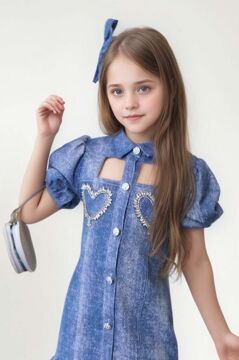 Kız Çocuk Göğsü Yırtmaç Detaylı Elmas Kalp İşlemeli Balon Kollu Mavi Kot Elbise