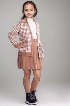 Kız Çocuk Kolları ve Yakası İnci Detaylı Bluz Kazayağı Desenli Triko Ceket Kahverengi Etekli Takım