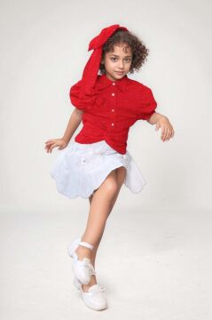 Kız Çocuk Balon Kol Üzeri Boydan Taş İşleme Asimetrik Kesim Kırmızı Gömlek Çiçek Motif Etekli Takım