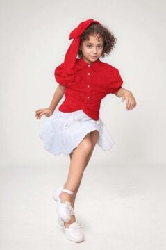 Kız Çocuk Balon Kol Üzeri Boydan Taş İşleme Asimetrik Kesim Kırmızı Gömlek Çiçek Motif Etekli Takım