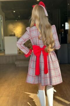 Kız Çocuk Yakası ve Kolları Fırfırlı Üzeri Boydan Düğme ve Ekose Detaylı Kırmızı Elbise