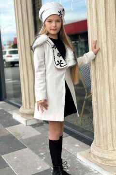 Kız Çocuk Yakası Kürk ve Yonca Detaylı Etekli Ekru Kaşe