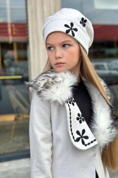 Kız Çocuk Yakası Kürk ve Yonca Detaylı Etekli Ekru Kaşe