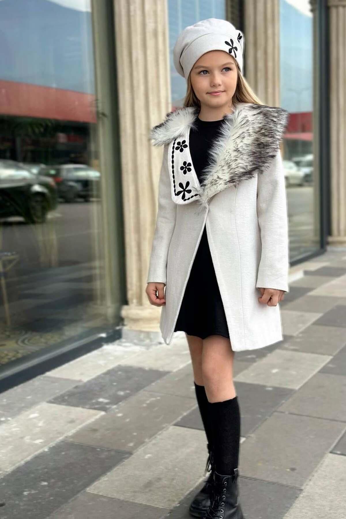 Kız Çocuk Yakası Kürk ve Yonca Detaylı Etekli Ekru Kaşe