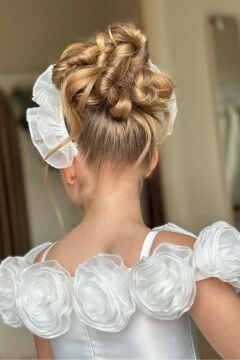 Kız Çocuk Madonna Yaka Beli Kabarık Fırfırlı Beyaz Abiye