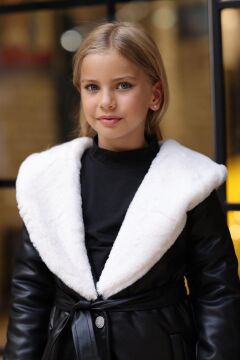 Kız Çocuk Yakası Kürk ve Taş Düğme Detaylı Siyah Deri Alt Üst Takım Kaban Mont