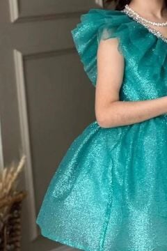 Kız Çocuk Omuzdan Göğse Fırfır Detaylı Taş İşlemeli Üzeri Simli Kabarık Abiye