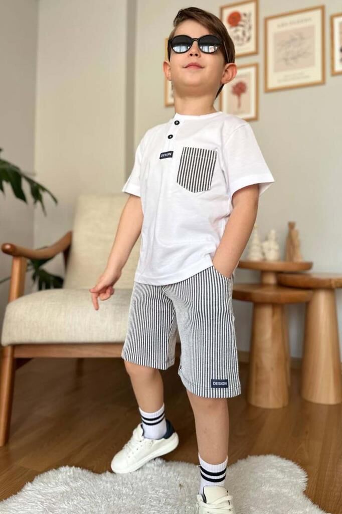 Erkek Çocuk Kapak Cepli Düğme Detaylı Beyaz T-Shirt Çizgili İp Detaylı Şortlu Takım