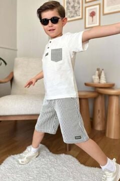 Erkek Çocuk Kapak Cepli Düğme Detaylı Beyaz T-Shirt Çizgili İp Detaylı Şortlu Takım