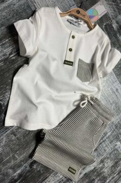 Erkek Çocuk Kapak Cepli Düğme Detaylı Beyaz T-Shirt Çizgili İp Detaylı Şortlu Takım
