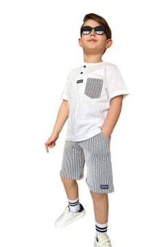Erkek Çocuk Kapak Cepli Düğme Detaylı Beyaz T-Shirt Çizgili İp Detaylı Şortlu Takım