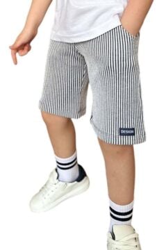 Erkek Çocuk Kapak Cepli Düğme Detaylı Beyaz T-Shirt Çizgili İp Detaylı Şortlu Takım