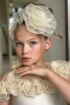 Kız Çocuk Madonna Yaka Beli Kabarık Fırfırlı Bej Abiye