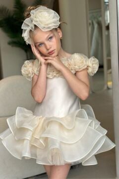 Kız Çocuk Madonna Yaka Beli Kabarık Fırfırlı Bej Abiye