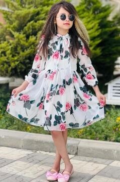 Kız Çocuk Üzeri Çiçek Baskılı ve Yakadan Bağlamalı Eteği Pliseli Beyaz Elbise