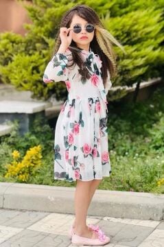 Kız Çocuk Üzeri Çiçek Baskılı ve Yakadan Bağlamalı Eteği Pliseli Beyaz Elbise