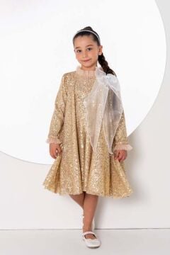 Kız Çocuk Yakası Tüllü Boydan Pulpayet İşlemeli Omuzu Fiyonk Detaylı Gold Elbise