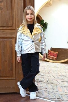 Kız Çocuk Yakası ve Kenarları Gold Detaylı Parlak Kumaş Gümüş Ceket