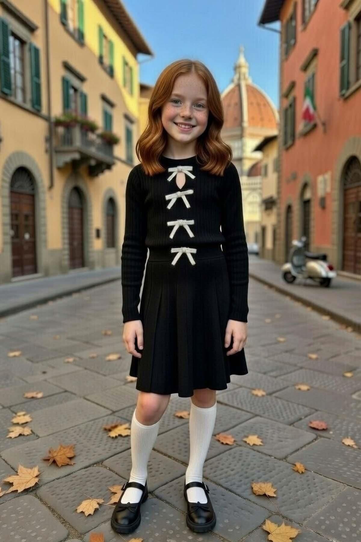 Kız Çocuk Bisiklet Yaka Önden Kurdela Detaylı Kazak Pliseli Triko Siyah Etekli Takım